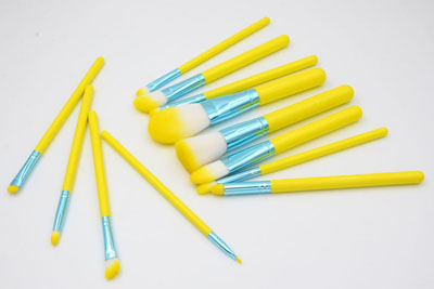 唇刷、眼線(xiàn)刷、眉刷的清洗技巧