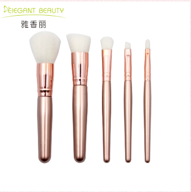 粉撲、美妝蛋、化妝刷，用它們化妝有什么區(qū)別？