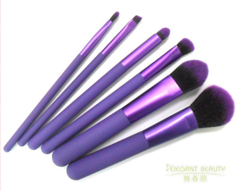 化妝刷套裝哪個(gè)好？挑選化妝刷有什么小技巧？