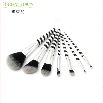 新買的化妝刷需要清洗么，該如何清洗呢？