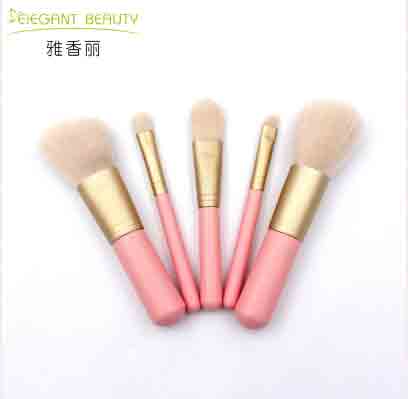 化妝刷工具對(duì)制作原料的都有什么樣的要求呢？