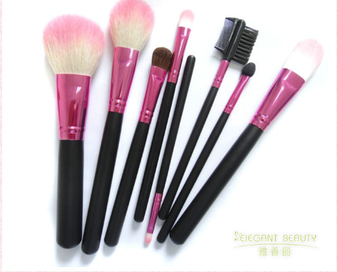 不同類型的粉底刷都有哪些使用方法呢？