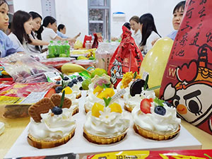 雅香麗化妝用品（深圳）有限公司，八月九月生日會(huì)福利！借此慰勞每一位員工對(duì)工作的辛勤勞作以及用心盡責(zé)!