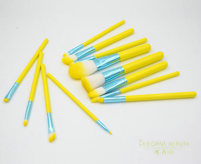 化妝刷套裝的刷毛硬度如何影響化妝效果？