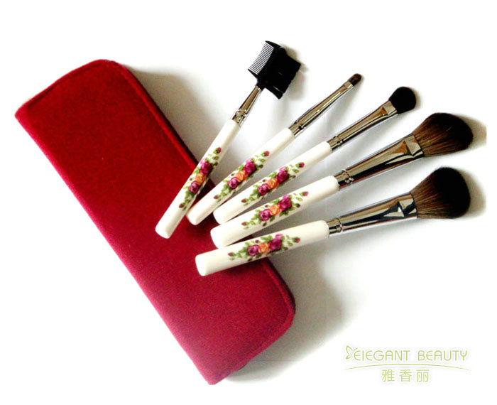 化妝刷的材質(zhì)差異與保養(yǎng)技巧