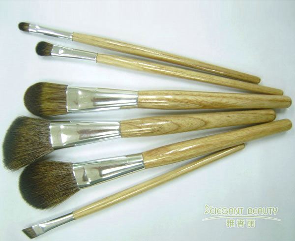 新手必看！化妝刷套裝全解析：從選刷到上妝一步到位